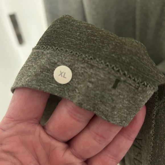 Men’s Lululemon Green/Grey Top - Picture 4 of 5